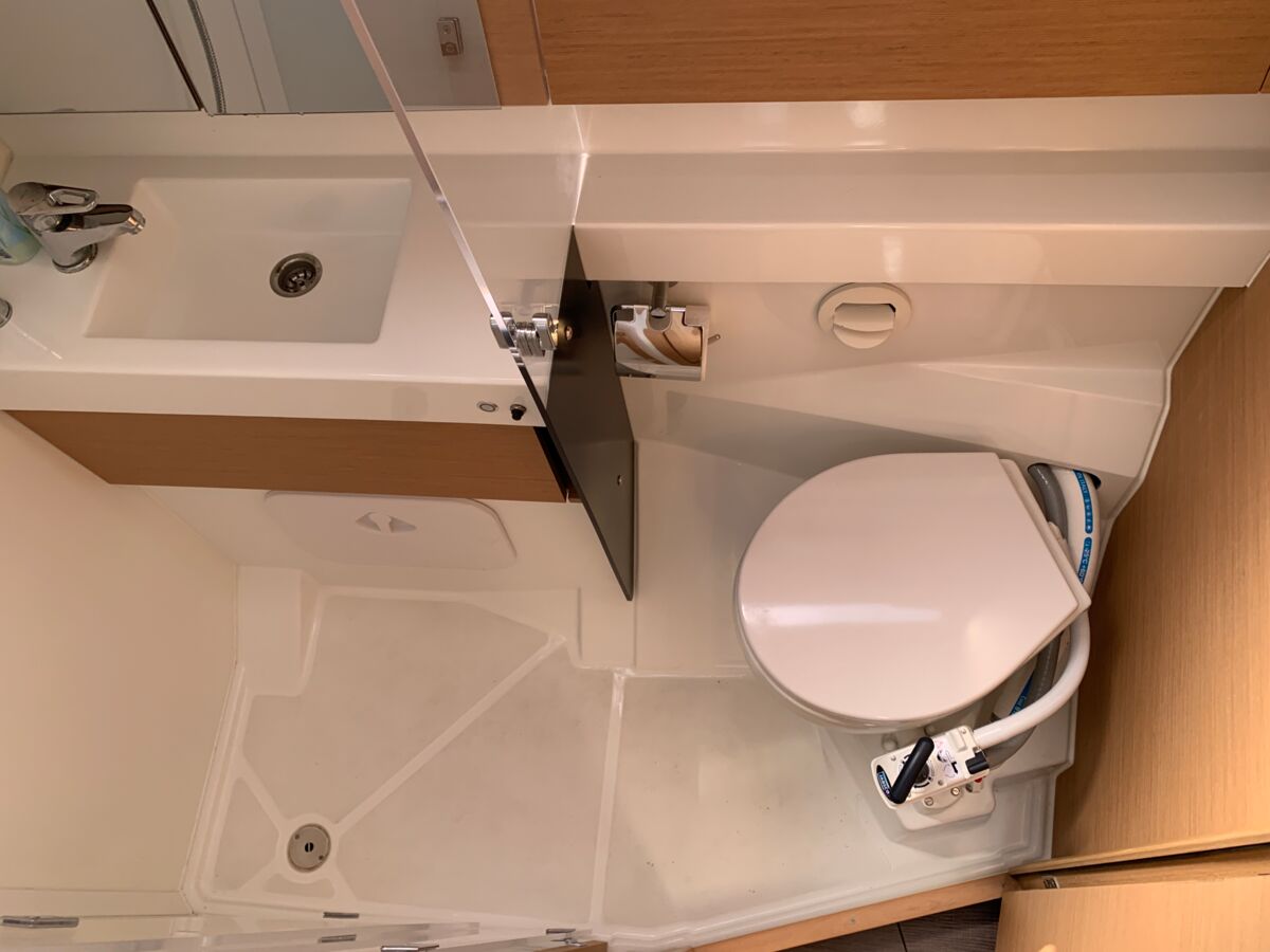 Sailing Yacht Jeanneau Sun Odyssey 410 Sailing World Yachtbrokers 43