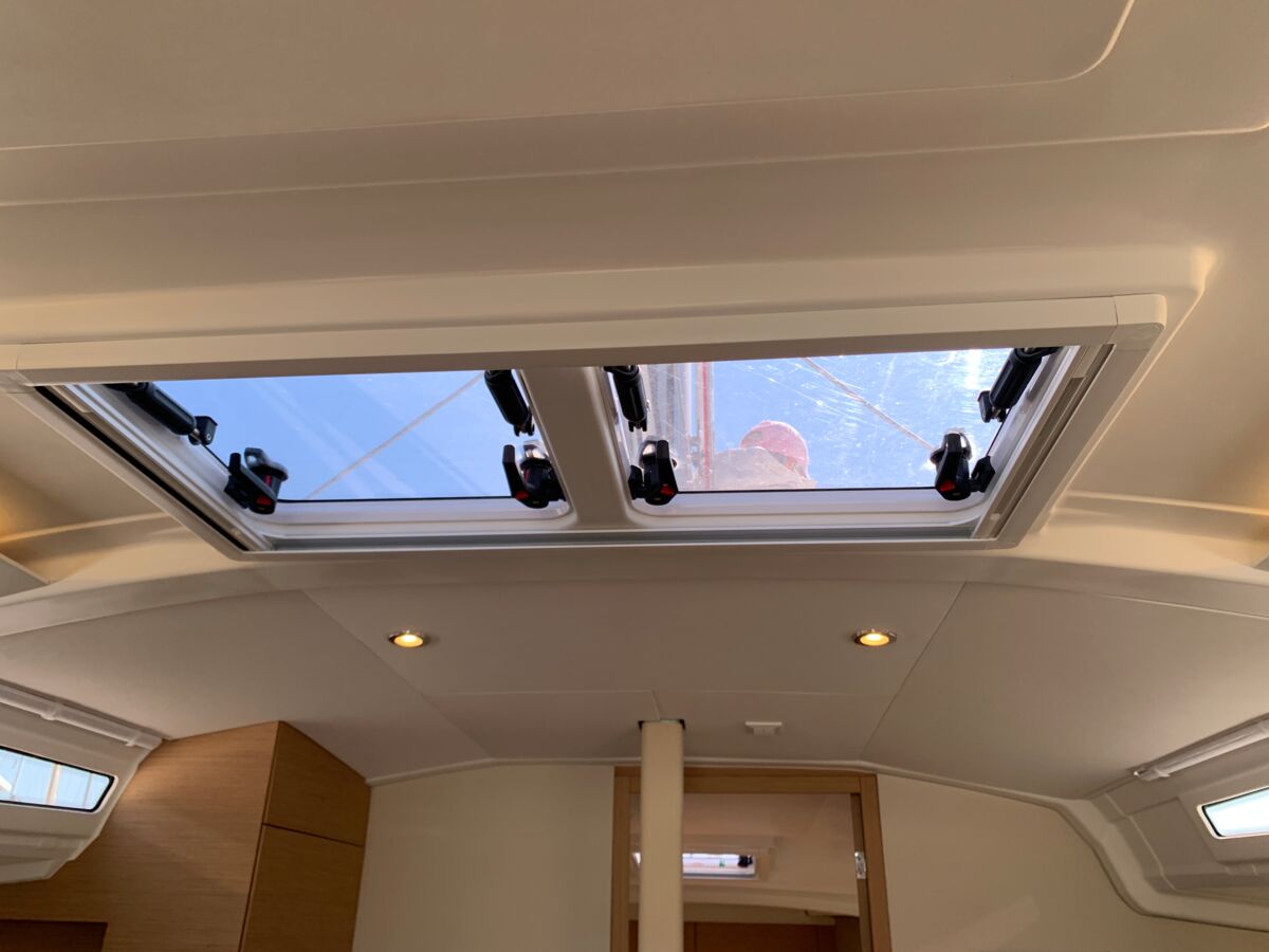 Sailing Yacht Jeanneau Sun Odyssey 410 Sailing World Yachtbrokers 6