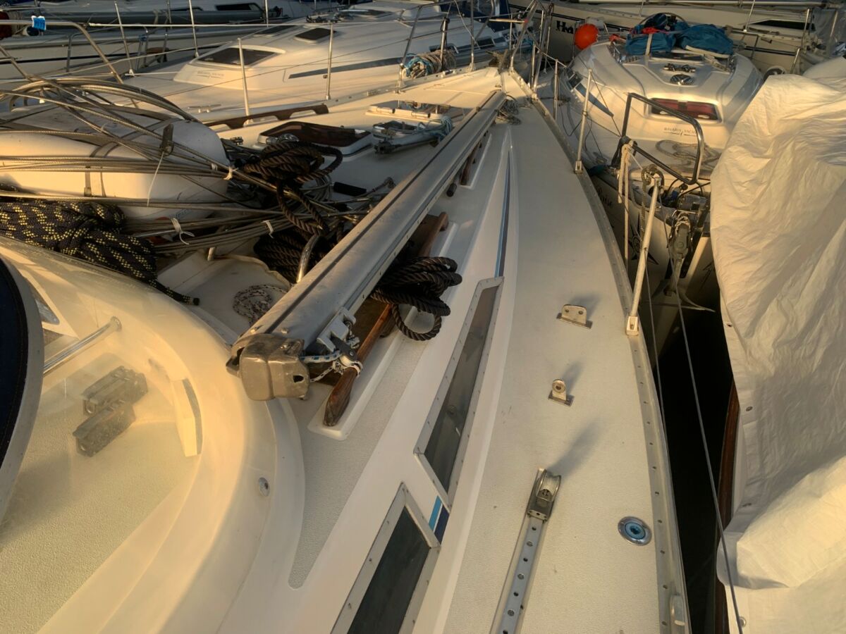 Sailing Yacht Moody 37 Sailing World Yachtbrokers 2