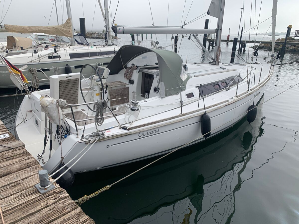 Sailing yacht Beneteau Oceanis 37 Sailing World Yachtbrokers Heiligenhafen 2