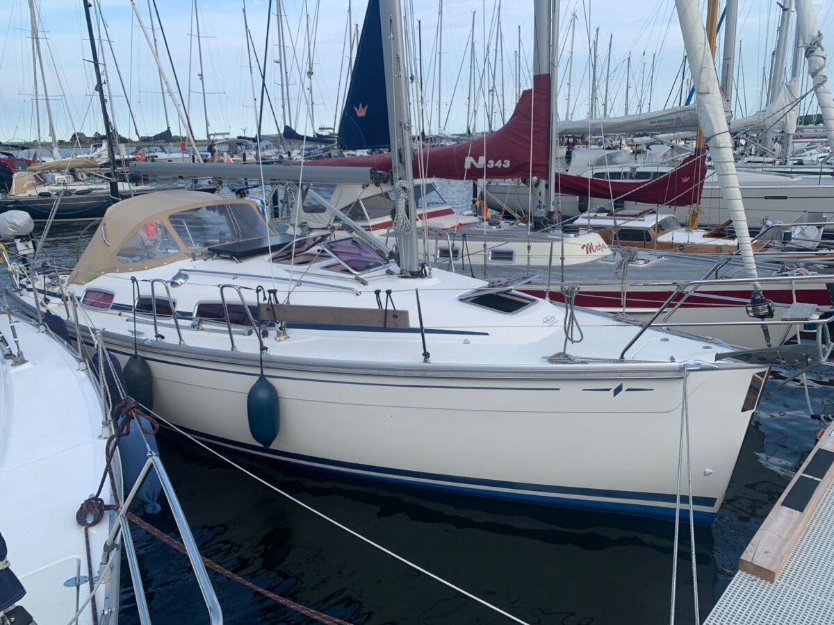 Segelyacht Bavaria 31 Cruiser Sailing World Yachtbrokers Heiligenhafen 1