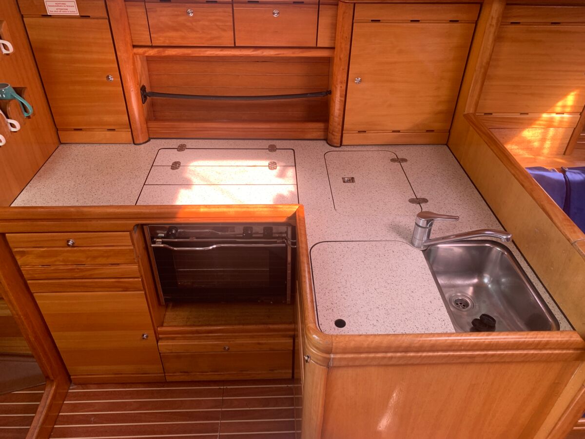 Segelyacht Bavaria 37 Cruiser Sailing World Yachtbrokers Heiligenhafen 7