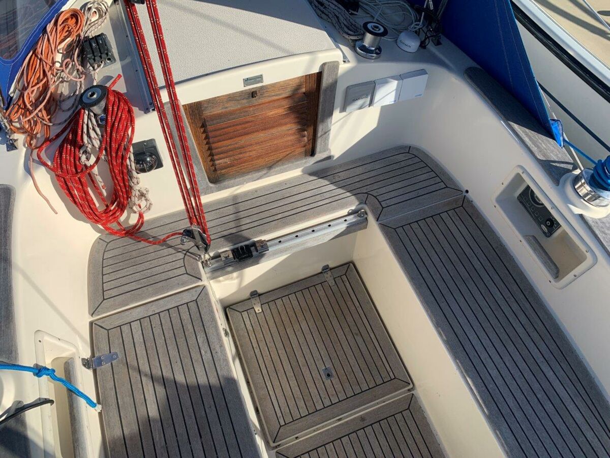 Segelyacht Hallberg-Rassy 29 Fehmarn Sailing World Yachtmakler 14
