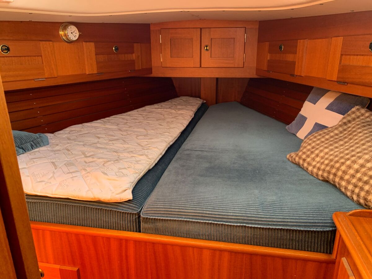 Segelyacht Hallberg-Rassy 34 Sailing World Yachtbrokers 30