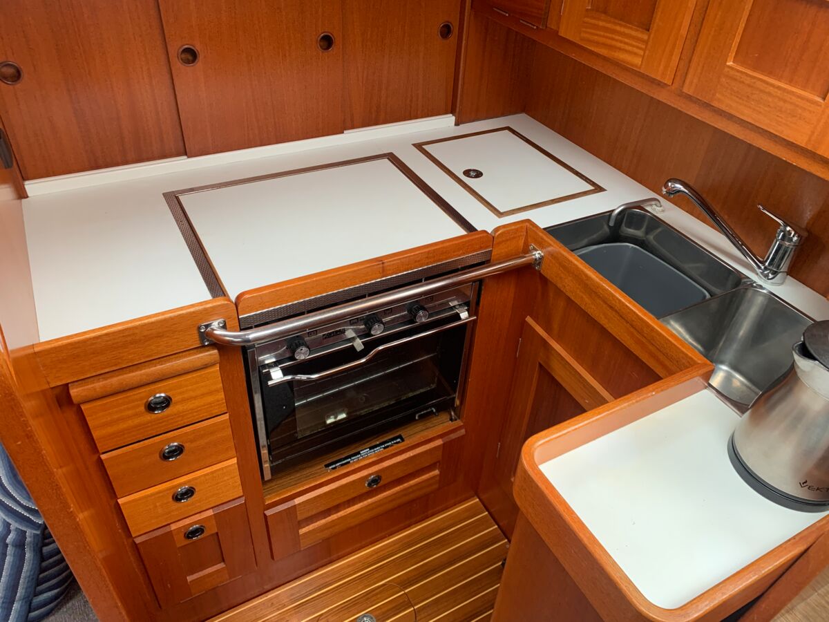 Segelyacht Hallberg-Rassy 36 MK II Sailing World Yachtmakler 12