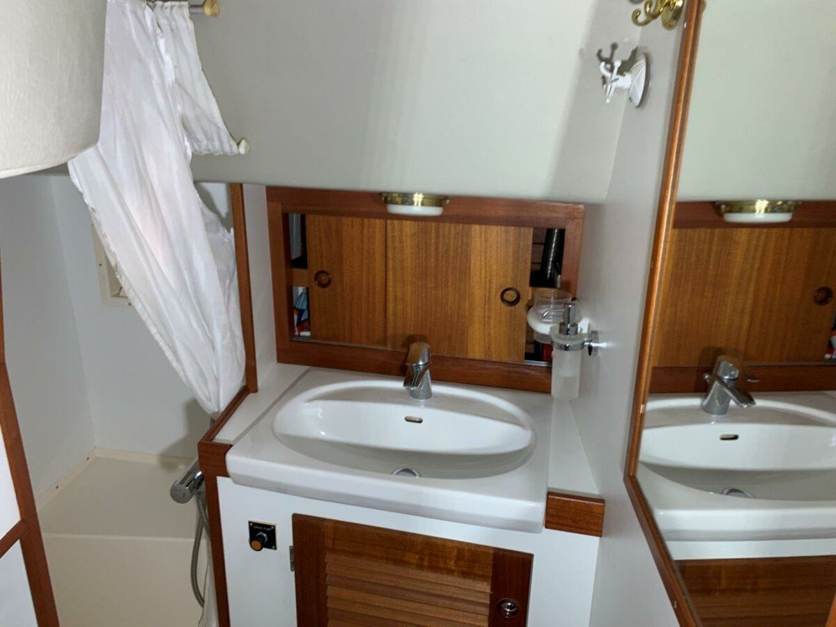 Segelyacht Hallberg-Rassy 45 Sailing World Yachtmakler   (38)