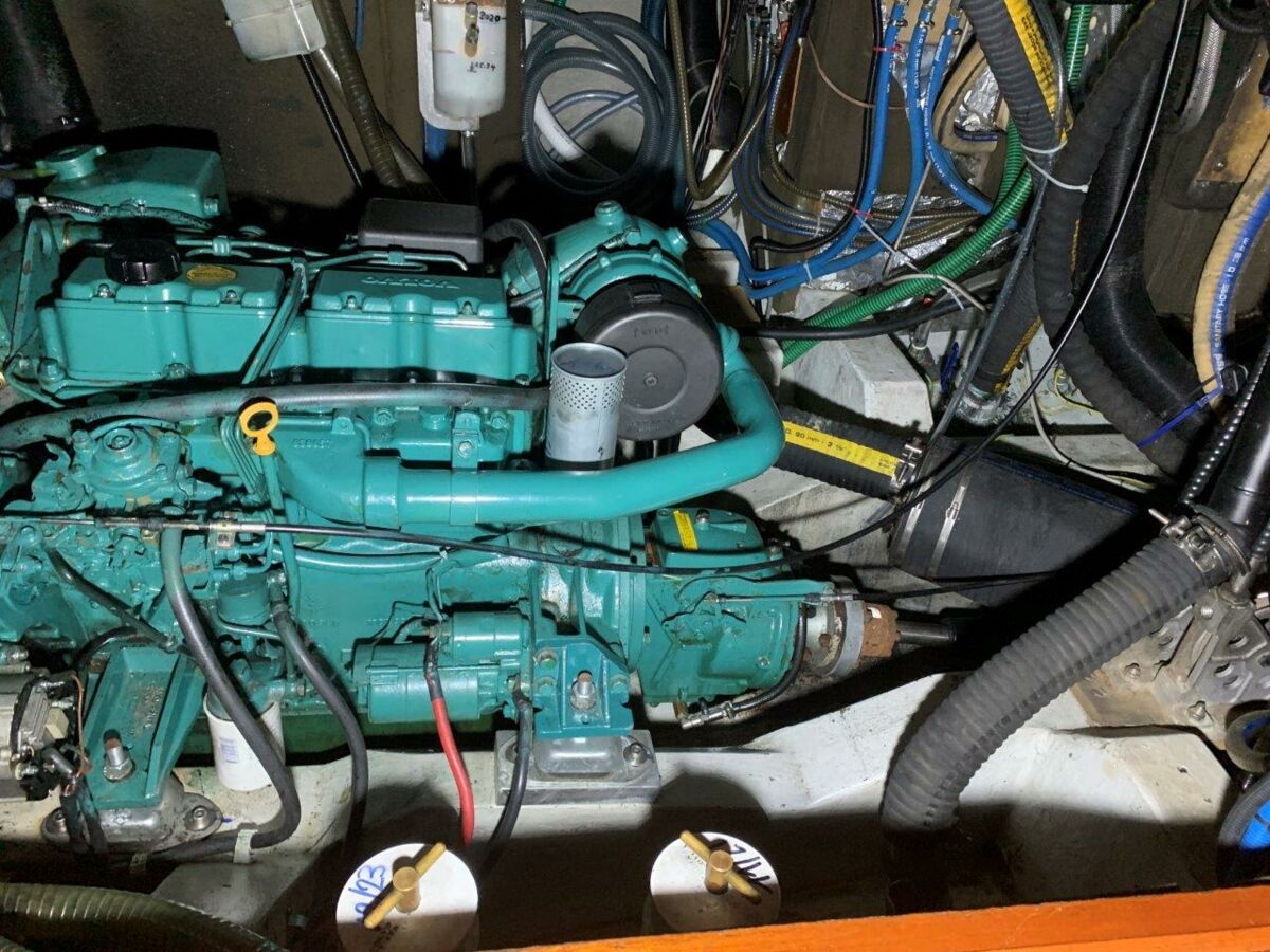 Segelyacht Hallberg-Rassy 45 Sailing World Yachtmakler   (47)