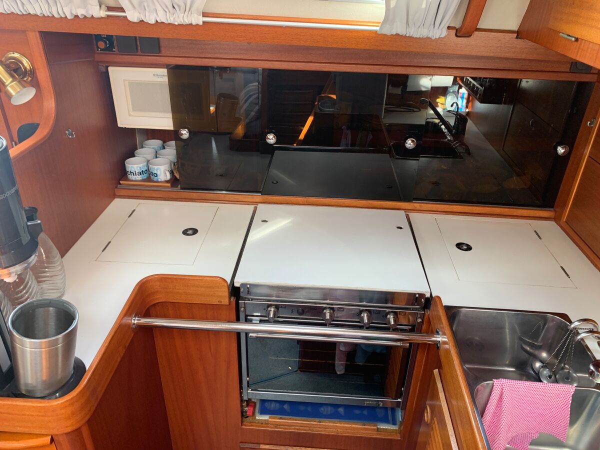 Segelyacht Hallberg-Rassy 45 Sailing World Yachtmakler Heiligenhafen 49