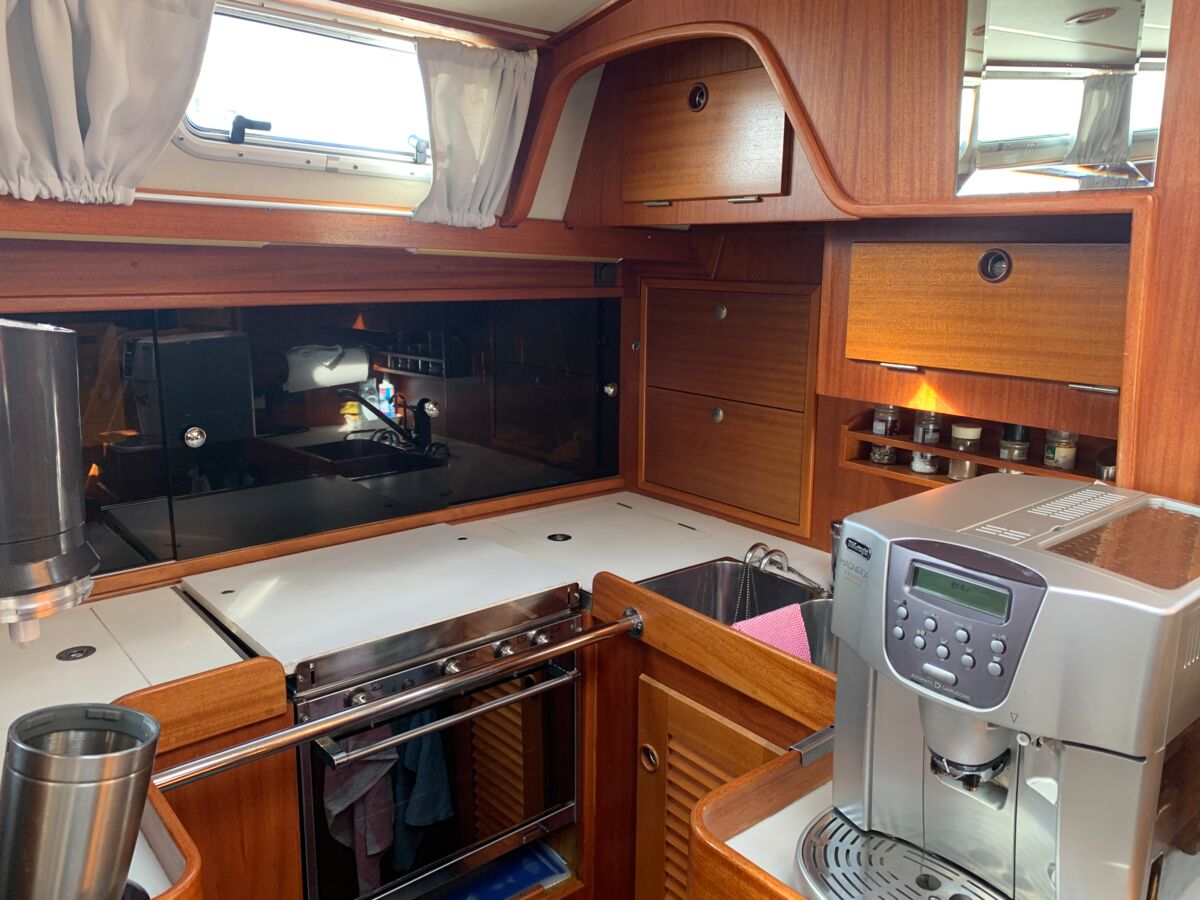 Segelyacht Hallberg-Rassy 45 Sailing World Yachtmakler Heiligenhafen 60