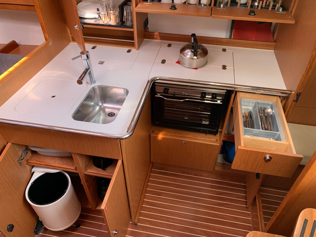 Bavaria Cruiser 36-3 Sailing World Yachtmakler 12