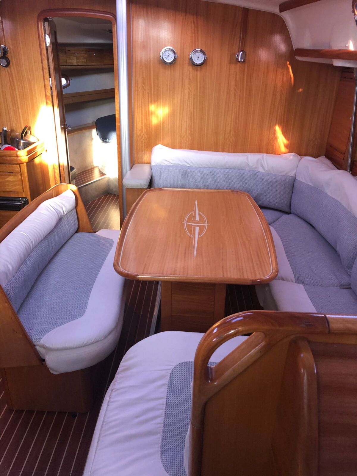 Bavaria 42-Cruiser-Gebrauchtyacht-Sailing-World-Yachtbrokers-2