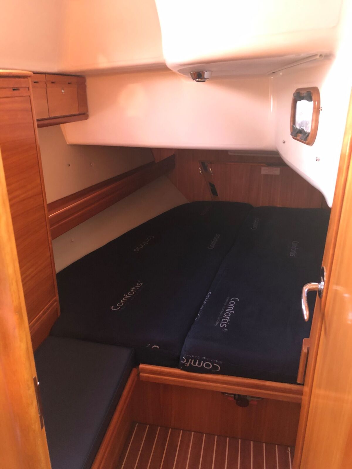 Bavaria 42-Cruiser-Gebrauchtyacht-Sailing-World-Yachtbrokers-23