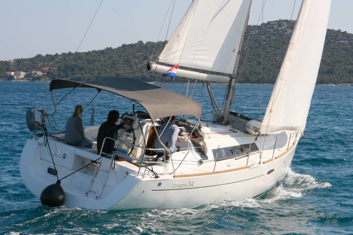 Beneteau Oceanis 34 Sailing World Yachtmakler 1