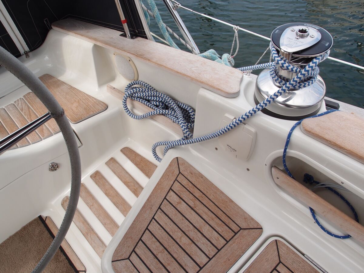 Degeroe38DS-Sailing-World-Yachtbrokers-27