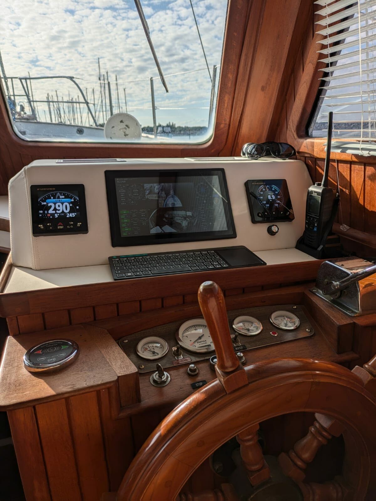 Motorsailer Island Trader 40 Sailing World Yachtbrokers Heiligenhafen 13-1