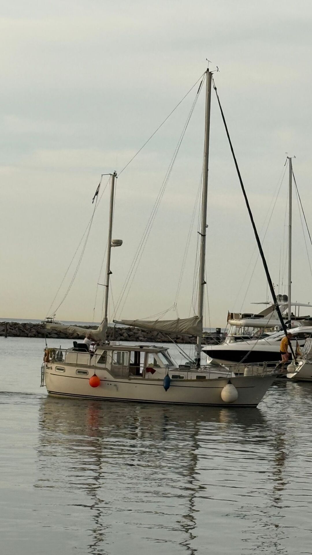 Motorsegler Nauticat 33 Sailing World Yachtmakler 46