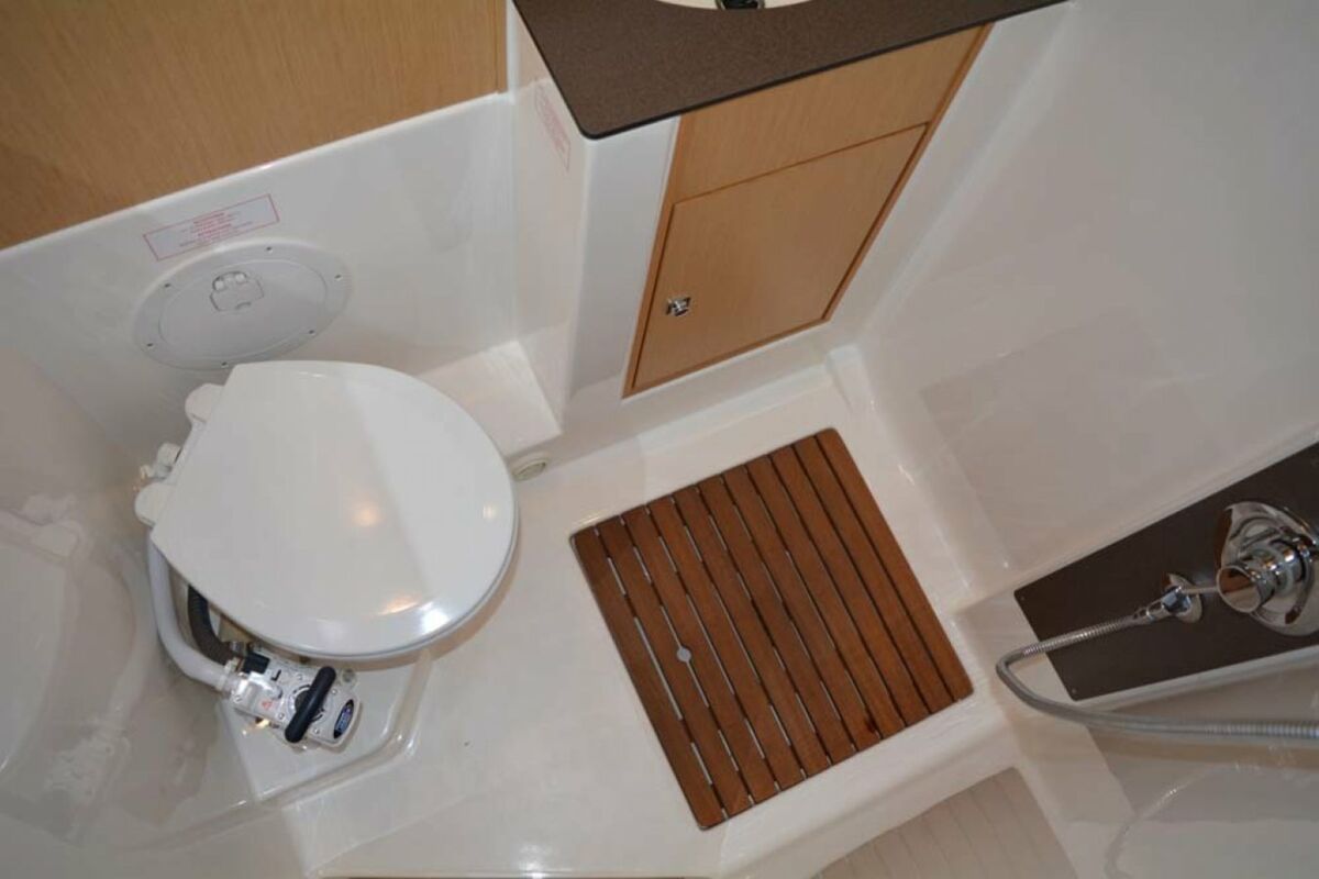 Motoryacht Bavaria Sport 35 Sailing World Yachtmakler Heiligenhafen 22