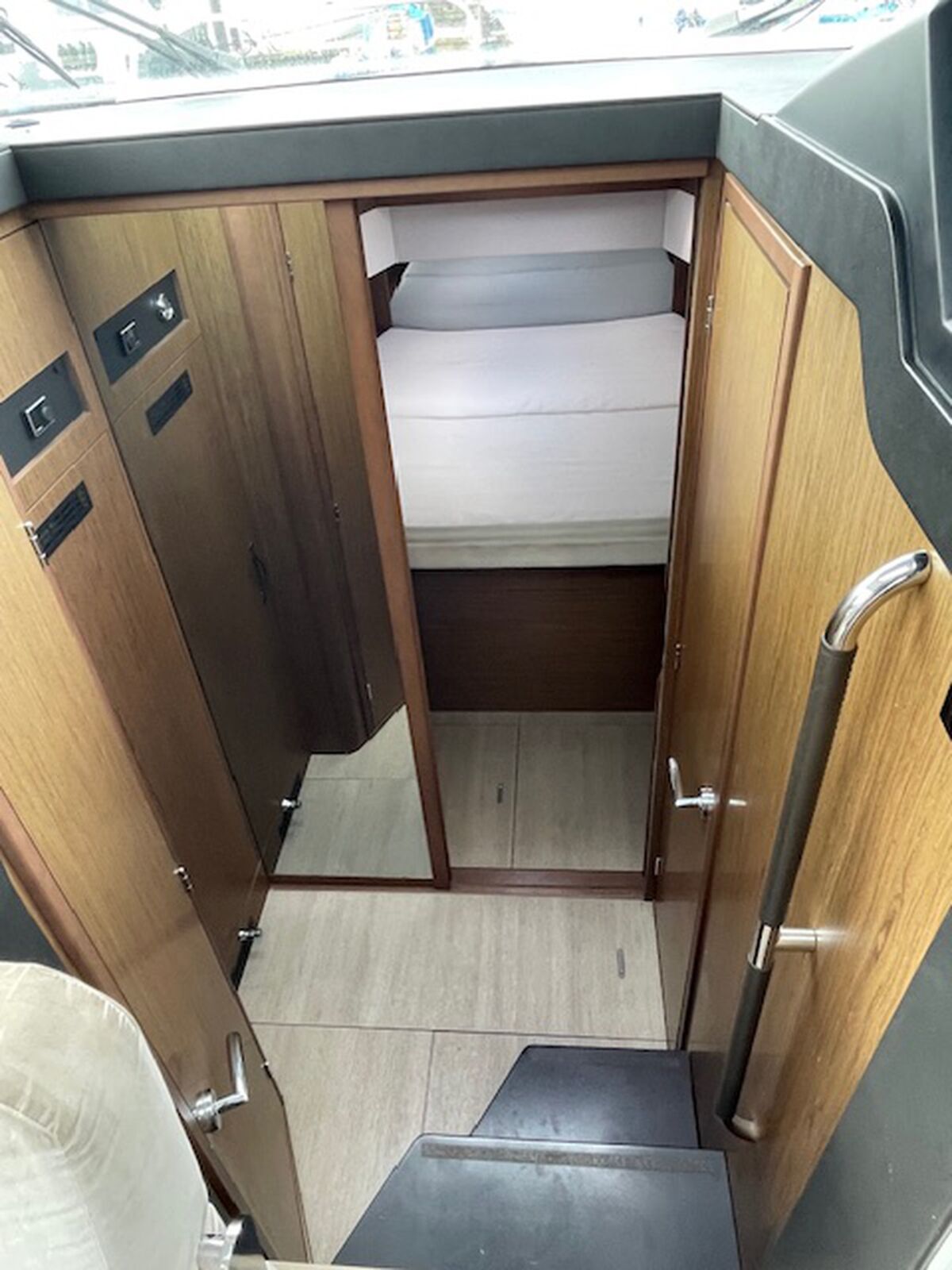 Motoryacht Jeanneau NC 33 Sailing World Yachtbrokers 7