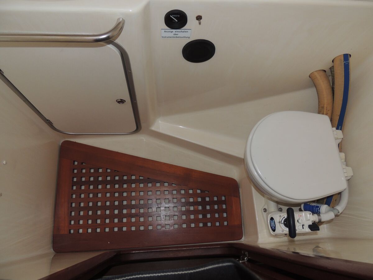 Sailing Yacht Bavaria 42 Sailing World Yachtbrokers 40