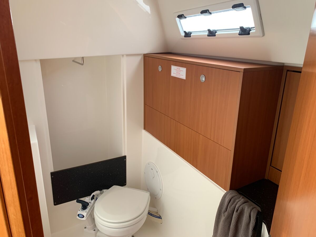 Sailing Yacht Bavaria Cruiser 32 Sailing World Yachtbrokers 13