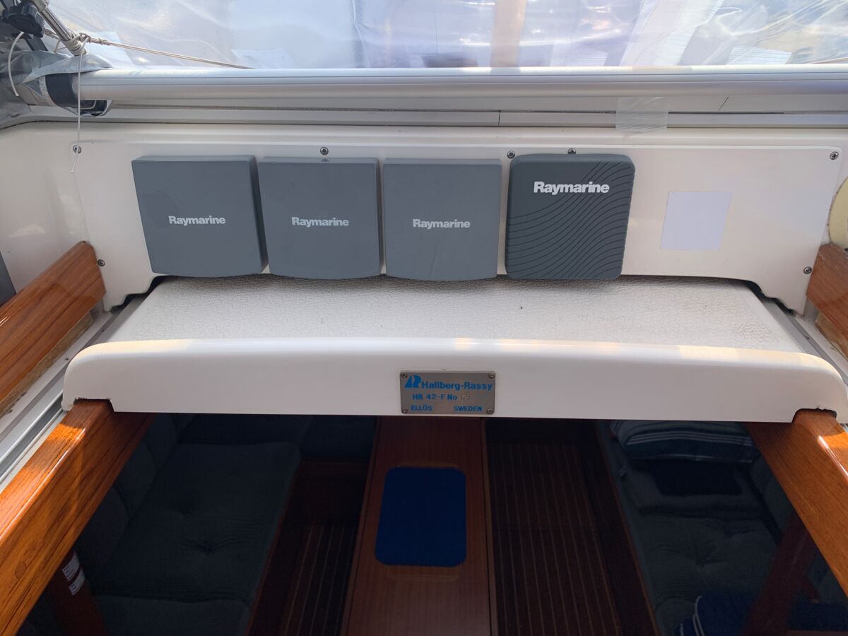 Sailing Yacht Hallberg-Rassy 42 F Sailing World Yachtbrokers Heiligenhafen 19 (2)