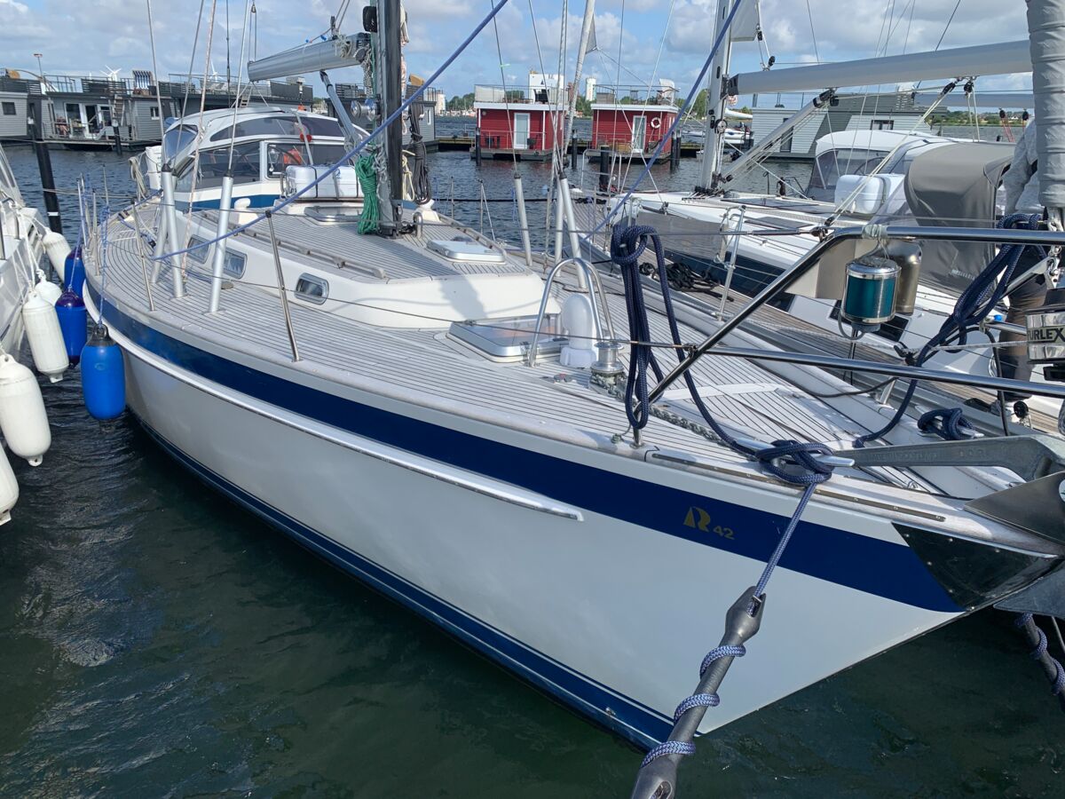 Sailing Yacht Hallberg-Rassy 42 F Sailing World Yachtbrokers Heiligenhafen 2