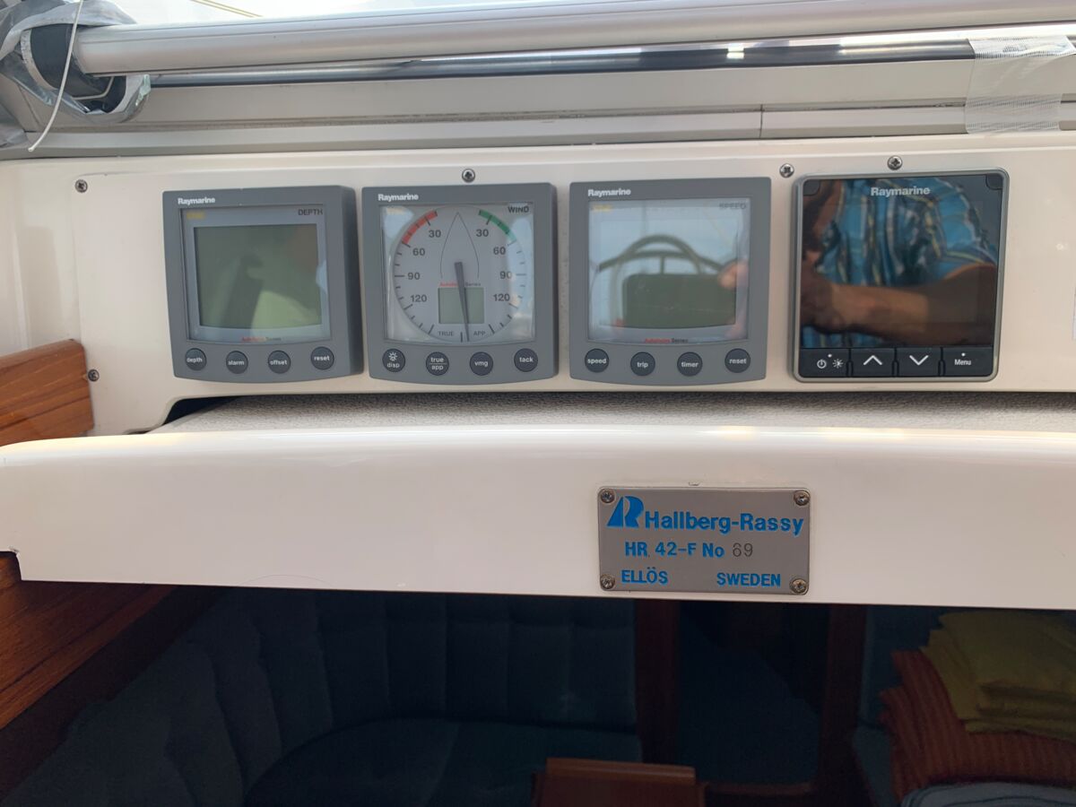 Sailing Yacht Hallberg-Rassy 42 F Sailing World Yachtbrokers Heiligenhafen 20 (2)