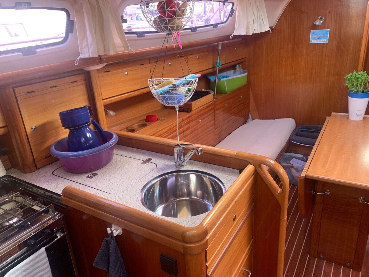 Segelyacht Bavaria 31 Cruiser Sailing World Yachtbrokers Heiligenhafen 9