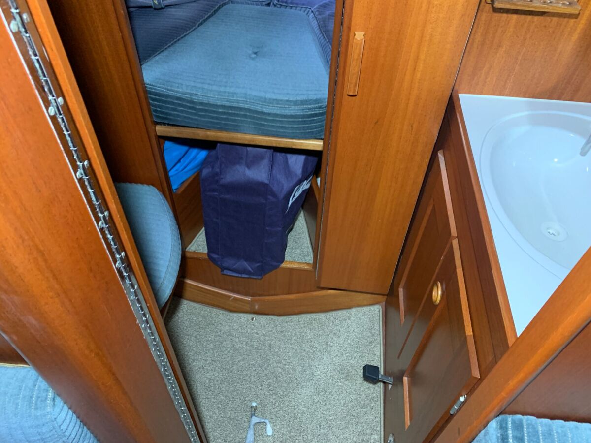 Segelyacht Hallberg-Rassy 29 Sailing World Yachtbrokers 37