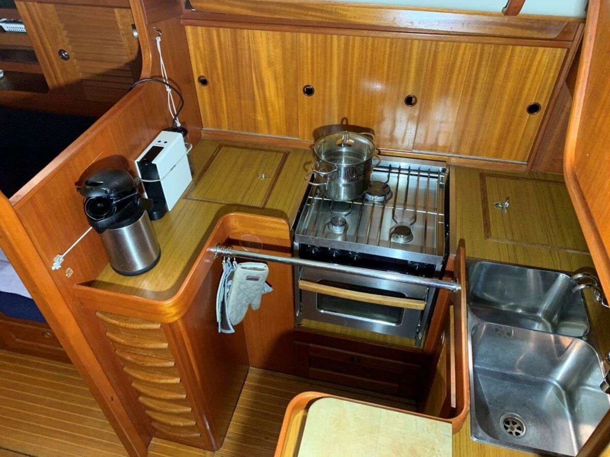 Segelyacht Hallberg-Rassy 45 Sailing World Yachtmakler   (6)