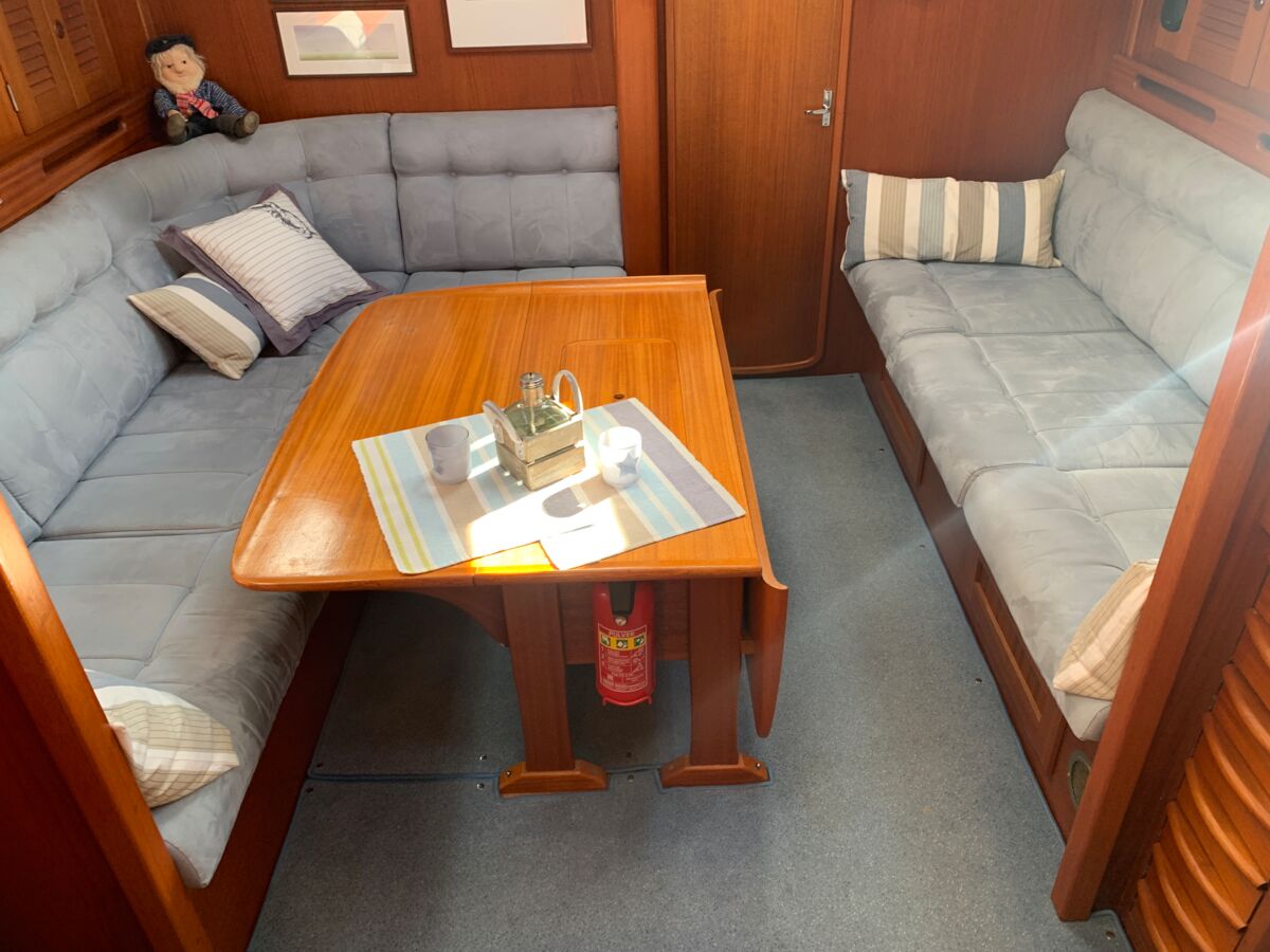 Segelyacht Hallberg-Rassy 45 Sailing World Yachtmakler Heiligenhafen 45