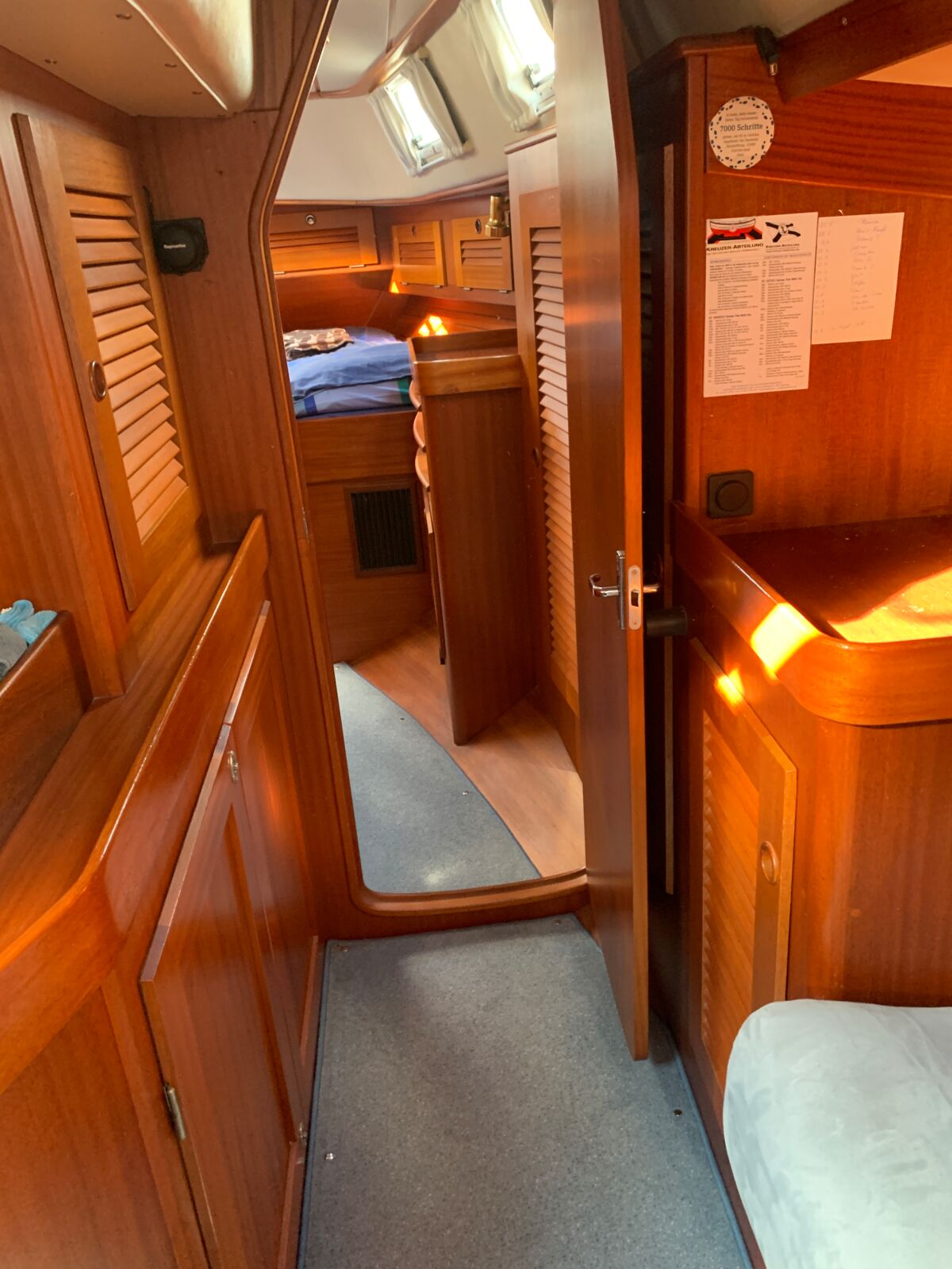 Segelyacht Hallberg-Rassy 45 Sailing World Yachtmakler Heiligenhafen 81