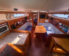 Bavaria 38 Blick in den Salon