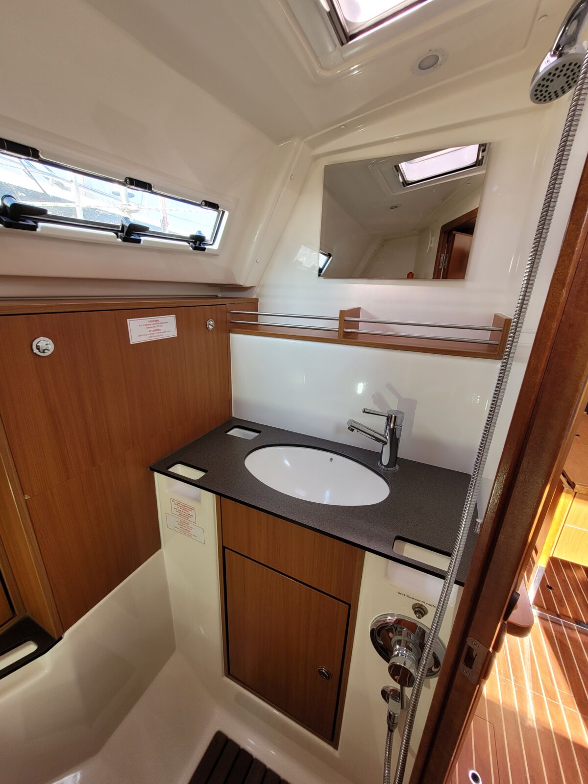Bavaria Cruiser 36-3 Sailing World Yachtmakler 43