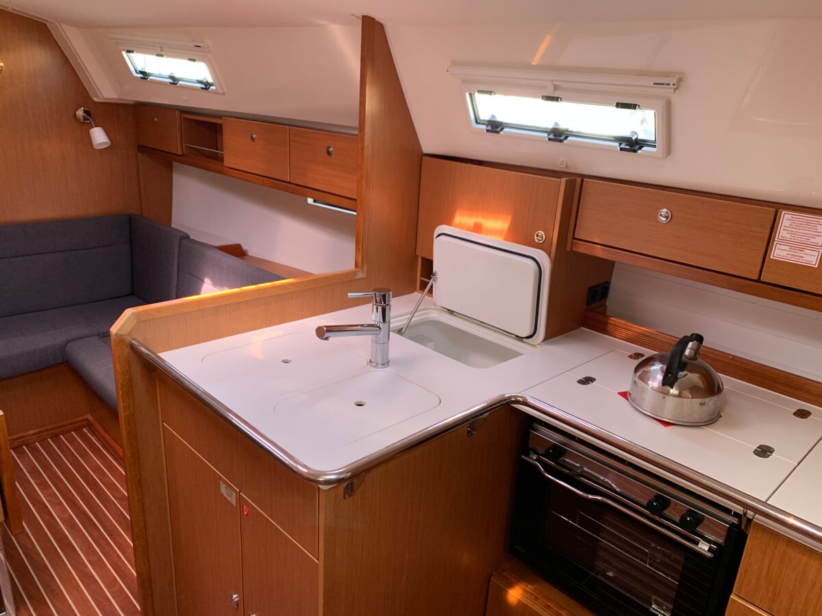 Bavaria Cruiser 36-3 Sailing World Yachtmakler 7