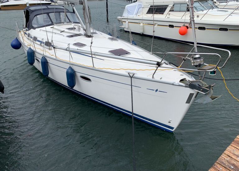 Bavaria 42-Cruiser-Gebrauchtyacht-Sailing-World-Yachtbrokers-1