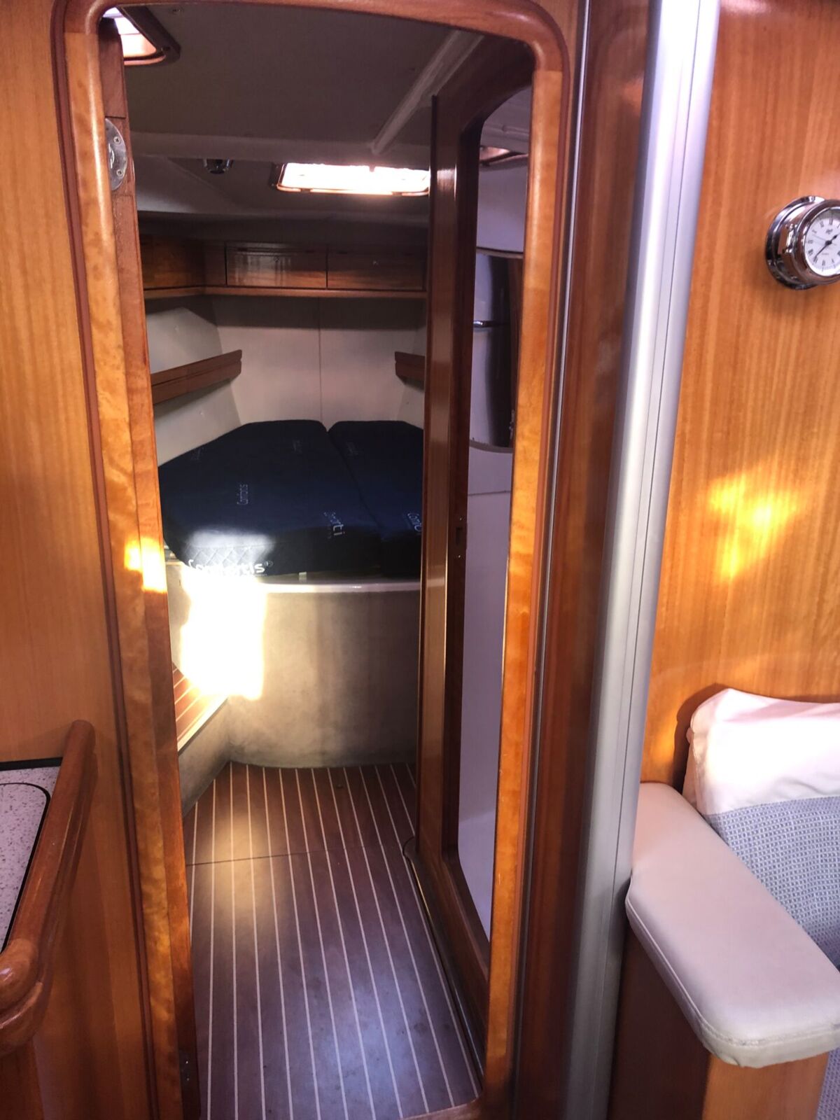 Bavaria 42-Cruiser-Gebrauchtyacht-Sailing-World-Yachtbrokers-14