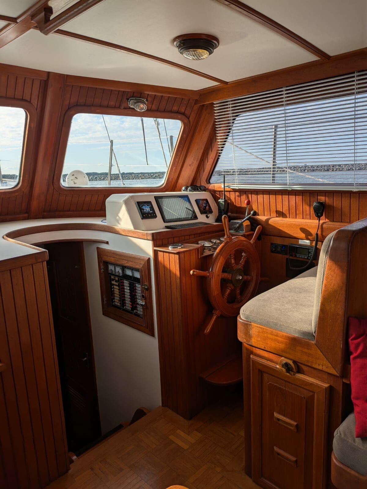 Motorsailer Island Trader 40 Sailing World Yachtbrokers Heiligenhafen 13