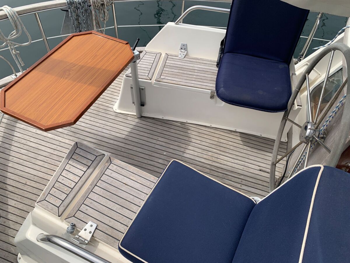 Motorsegler Nauticat 33 Sailing World Yachtmakler 7