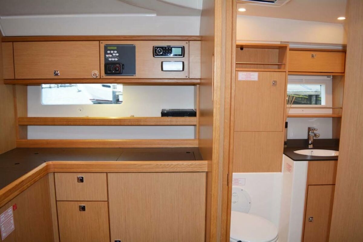 Motoryacht Bavaria Sport 35 Sailing World Yachtmakler Heiligenhafen 20