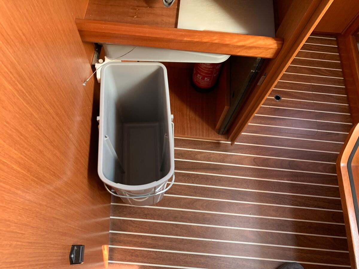 Sailing Yacht Bavaria Cruiser 34 Sailing World Yachtbrokers Heiligenhafen 41
