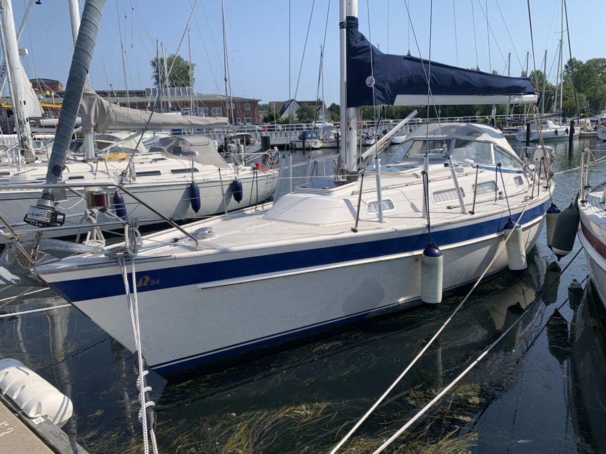 Sailing Yacht Hallberg-Rassy 34 Sailing World Yachtmakler Heiligenhafen 1