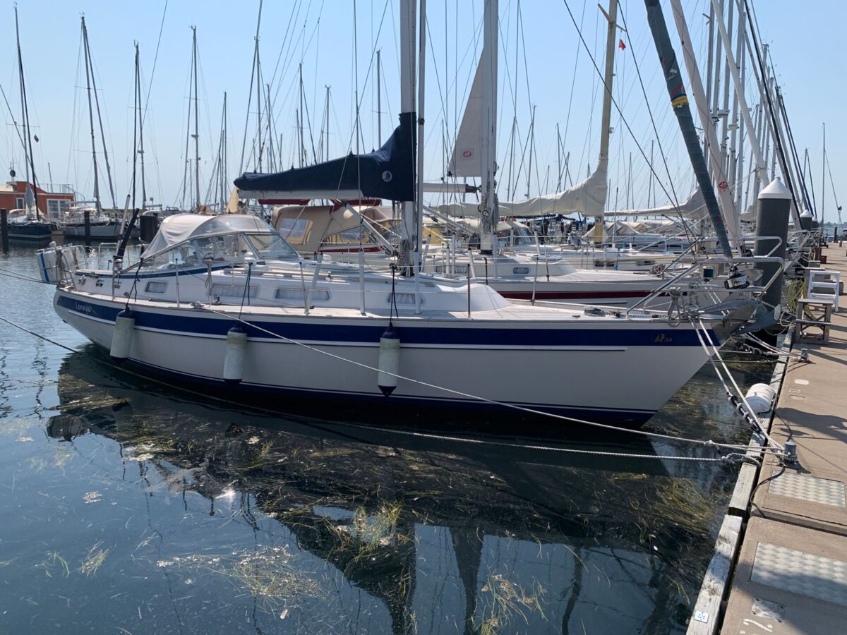 Sailing Yacht Hallberg-Rassy 34 Sailing World Yachtmakler Heiligenhafen 4