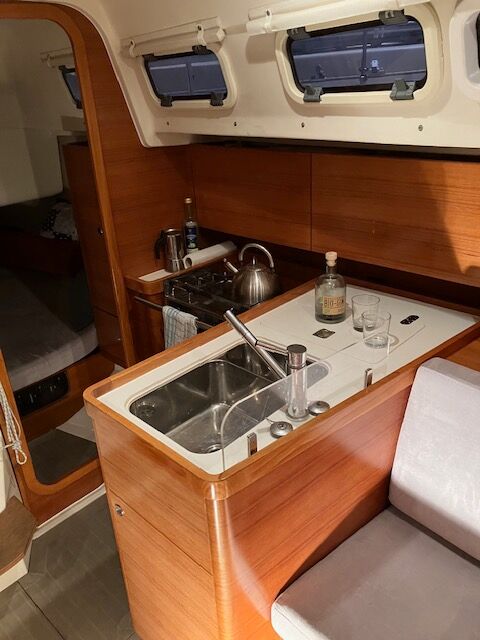 Sailing Yacht Salon 34 Sailing World Yachtbrokers 10