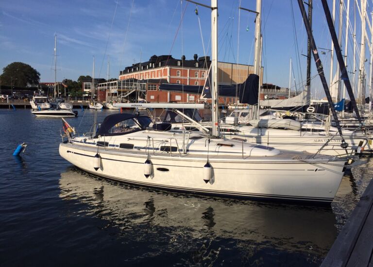 Segelyacht Bavaria 37 Cruiser Sailing World Yachtmakler 1