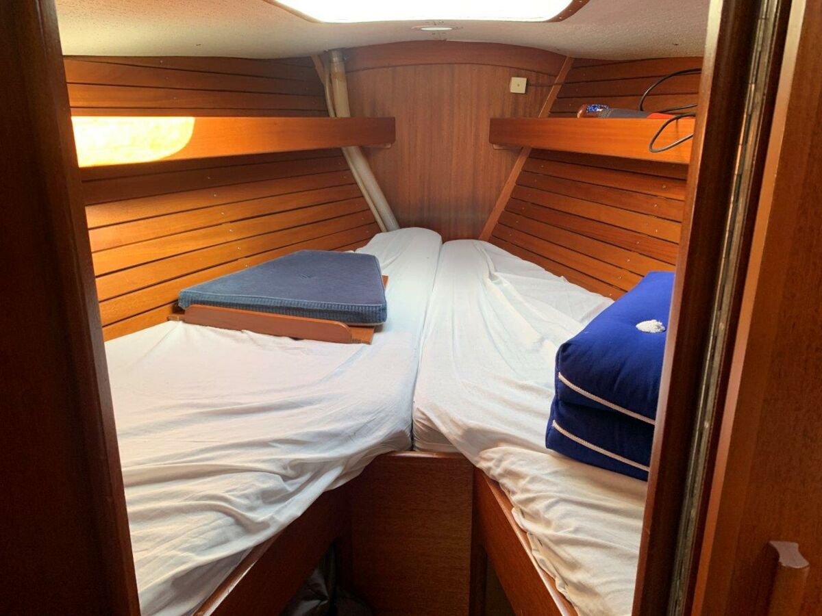 Segelyacht Hallberg-Rassy 29 Fehmarn Sailing World Yachtmakler 50