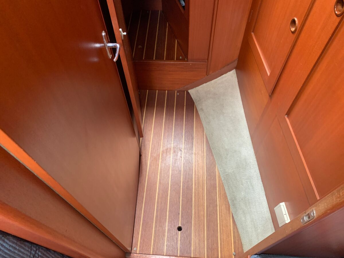 Segelyacht Hallberg-Rassy 352 Scandinavia by Sailing World Yachtbrokers Heiligenahafen 13