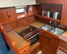 Segelyacht Hallberg-Rassy 352 Scandinavia by Sailing World Yachtbrokers Heiligenahafen 25
