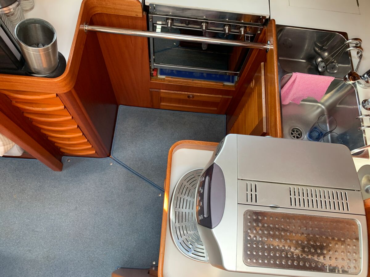 Segelyacht Hallberg-Rassy 45 Sailing World Yachtmakler Heiligenhafen 50