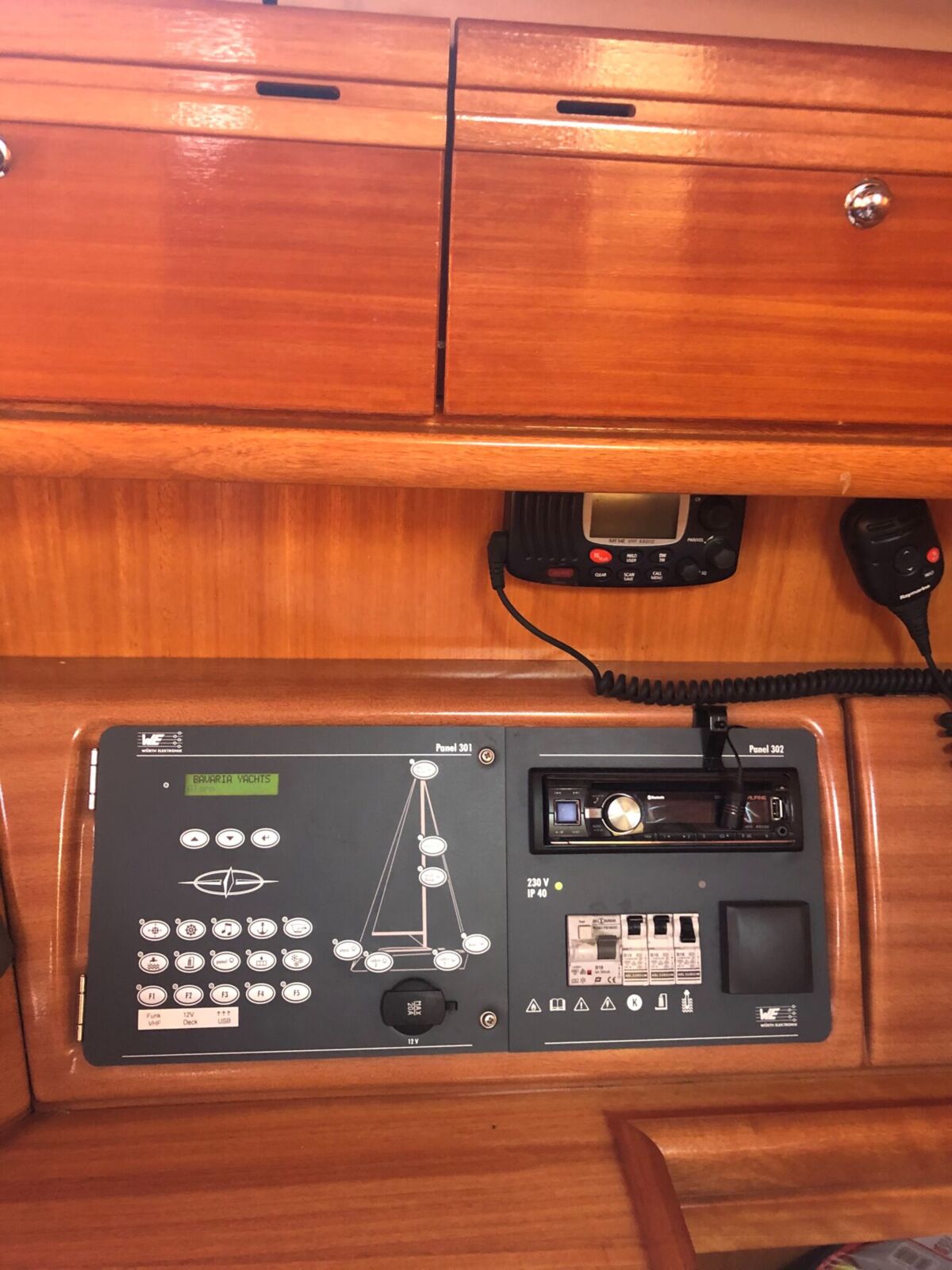 Bavaria 42-Cruiser-Gebrauchtyacht-Sailing-World-Yachtbrokers-9